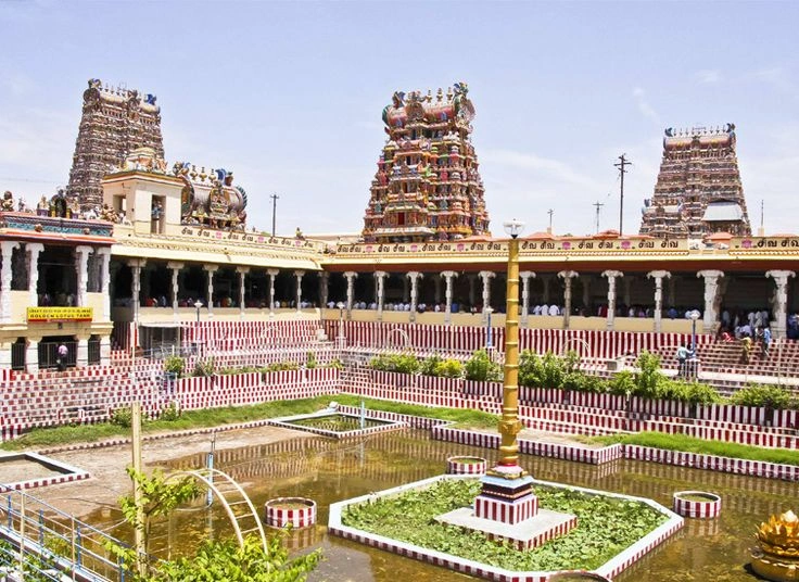 Meenakshi Amman Temple Madurai – Tamil Nadu Temple Tour Packages by Kanishka Tours & Travels.