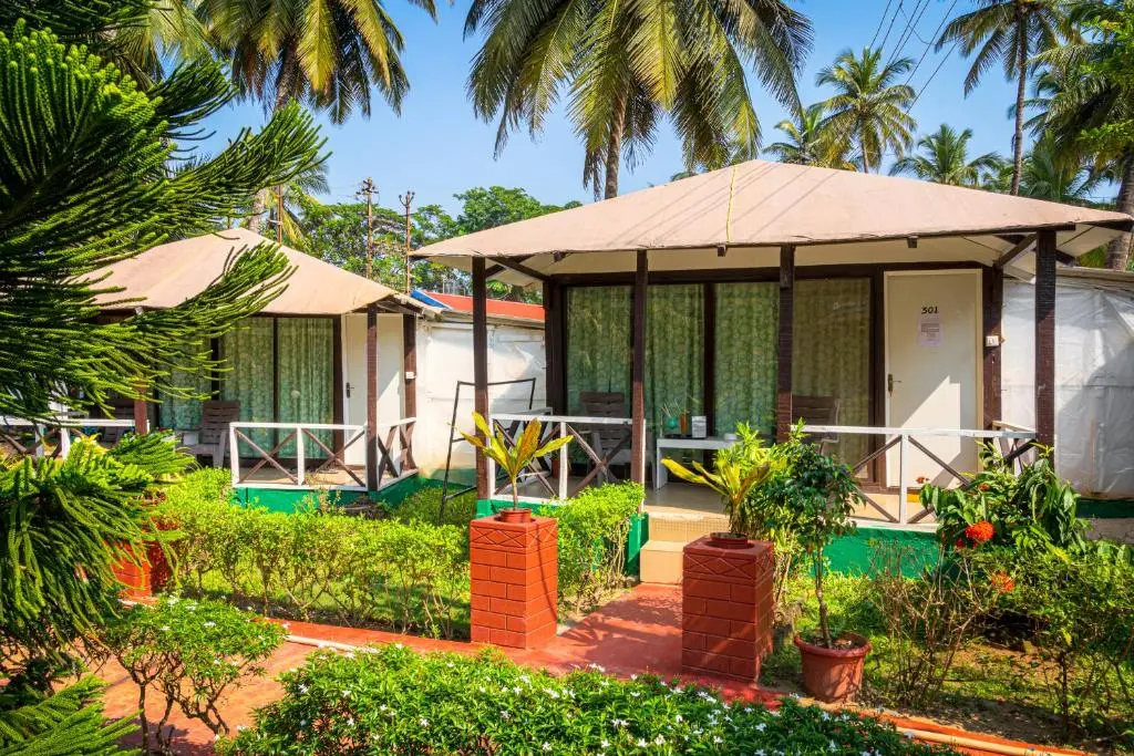 Palolem Beach South Goa – Relaxing Beach Holiday Packages by Kanishka Tours & Travels.